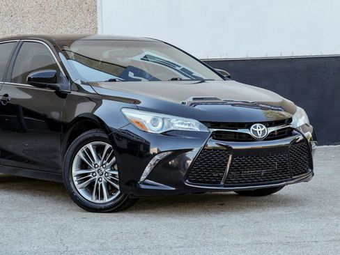 Used 2015 Toyota Camry SE image 7
