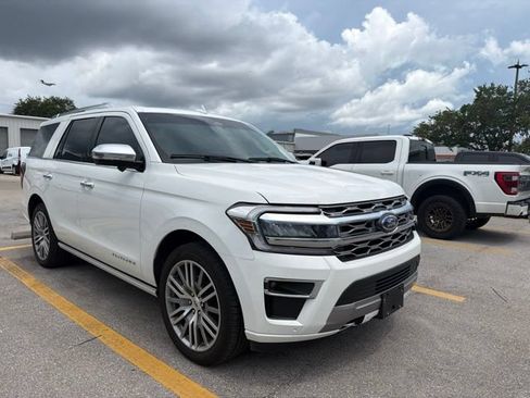 Used 2022 Ford Expedition Platinum AWD/4WD image 3