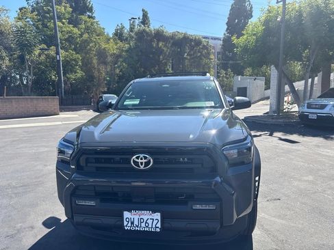 Used 2025 Toyota 4Runner SR5 AWD/4WD image 9