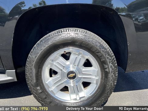 Used 2017 Chevrolet Suburban LT w/ Luxury Package RWD image 10