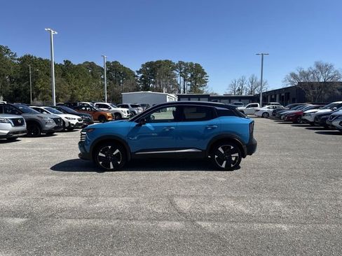 Used 2025 Nissan Kicks SR AWD/4WD image 8