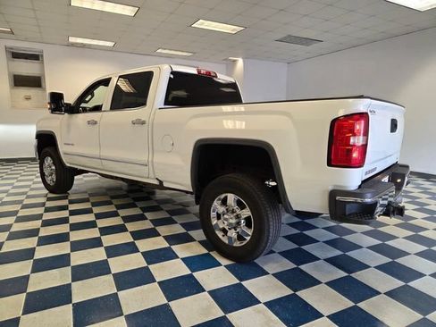 Used 2018 GMC Sierra 2500 SLT w/ Duramax Plus Package AWD/4WD image 5
