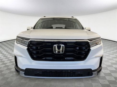 New 2025 Honda Pilot Touring image 9
