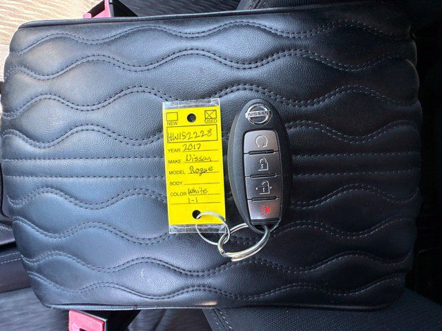 Used 2017 Nissan Rogue SV FWD image 18