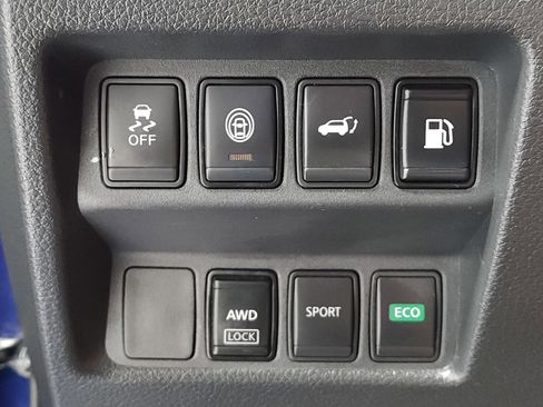 Used 2020 Nissan Rogue SV image 18