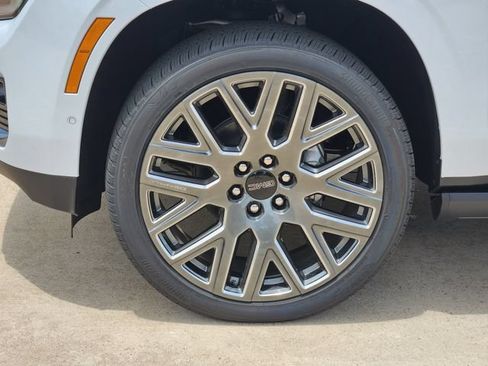 Used 2026 GMC Yukon Denali Ultimate w/ LPO, Floor Liner Package AWD/4WD image 7