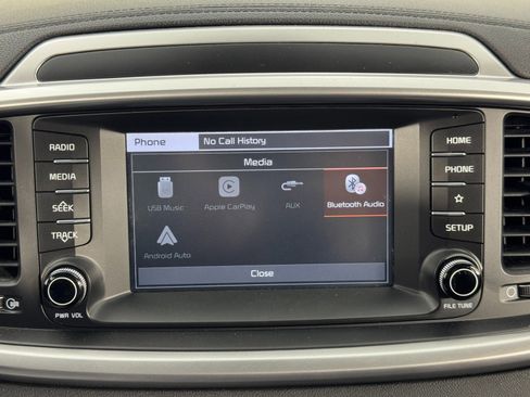 Used 2019 Kia Sorento LX image 22