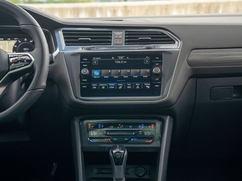 Used 2022 Volkswagen Tiguan SEL R-Line AWD/4WD image 18