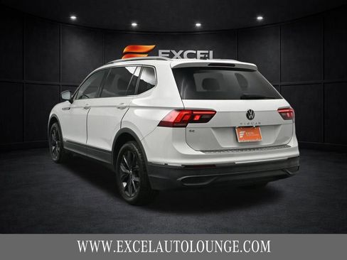 Used 2022 Volkswagen Tiguan SE w/ Panoramic Sunroof Package image 4