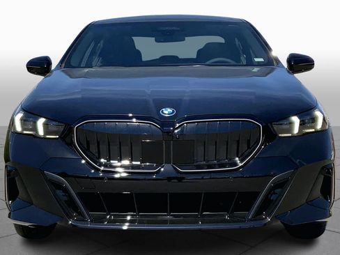 New 2026 BMW 550e xDrive image 3