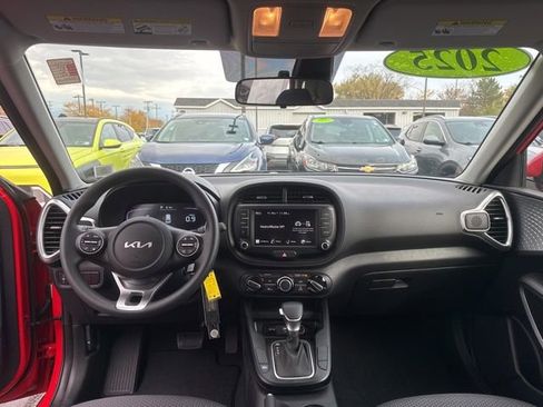 Used 2025 Kia Soul LX w/ LX Technology Package image 19