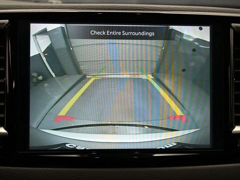 Used 2024 Chrysler Pacifica Touring-L image 23