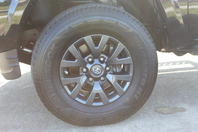 Used 2020 Toyota Tacoma SR5 AWD/4WD image 9
