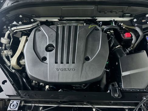 Used 2024 Volvo XC60 B5 Core image 32