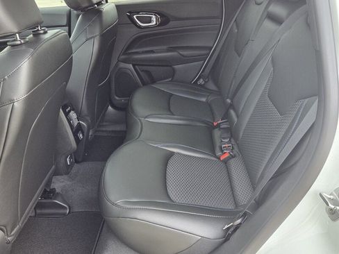 New 2026 Jeep Compass Latitude image 10