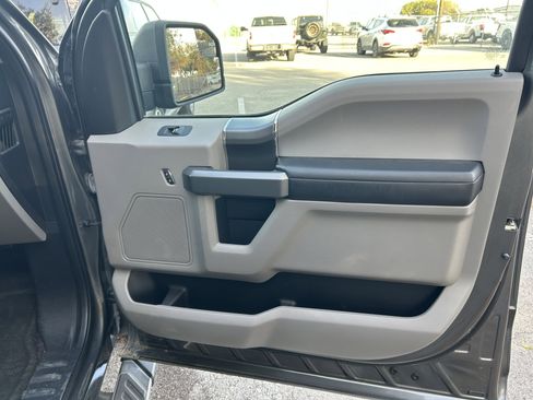 Used 2016 Ford F150 XLT w/ Equipment Group 302A Luxury image 9