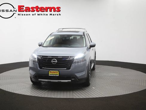 Used 2024 Nissan Pathfinder Platinum w/ Black Appearance Package AWD/4WD image 57