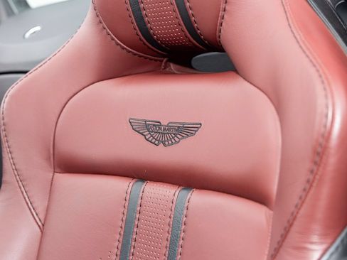 Used 2021 Aston Martin V8 Vantage Roadster RWD image 24