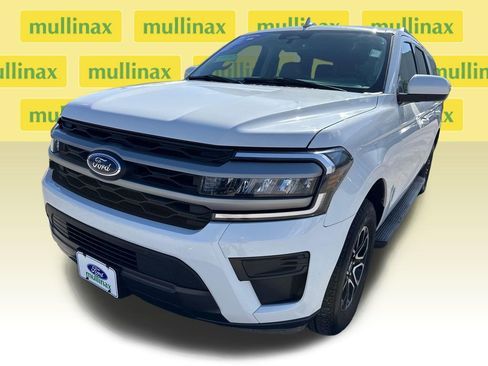 Certified 2024 Ford Expedition Max XLT image 9