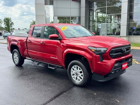 Certified 2025 Toyota Tacoma SR5 AWD/4WD image 1