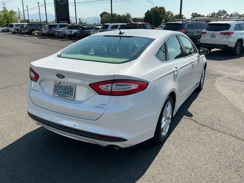 Used 2014 Ford Fusion SE w/ Equipment Group 202A FWD image 7