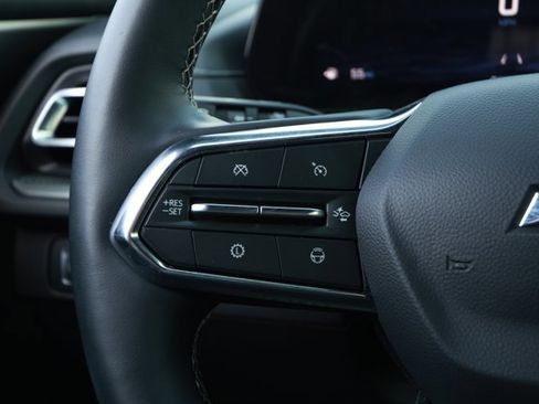 Used 2025 Chevrolet Traverse LT w/ Enhanced Driving Package image 13