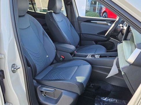 New 2026 Volkswagen Tiguan SE R-Line FWD image 17
