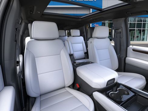 New 2026 Chevrolet Suburban Premier image 18