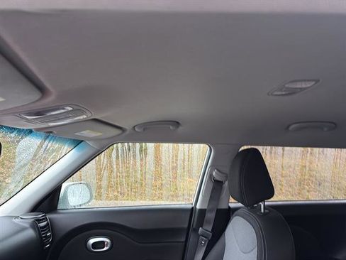 Used 2018 Kia Soul + image 15