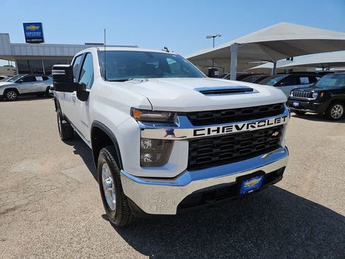 Used 2022 Chevrolet Silverado 2500 LT w/ Fleet Comfort Package AWD/4WD image 2
