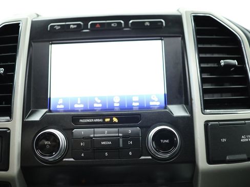 Used 2020 Ford F150 Lariat w/ Equipment Group 502A Luxury image 31