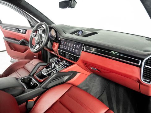Certified 2023 Porsche Cayenne GTS AWD/4WD image 25
