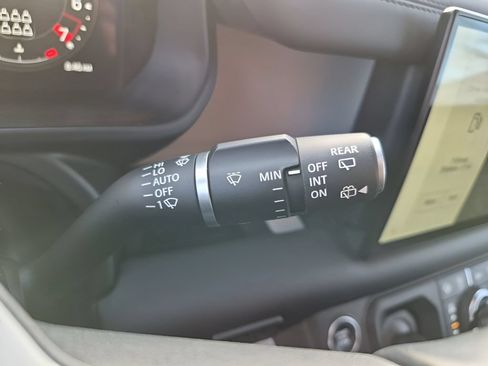 Used 2024 Land Rover Defender 130 X-Dynamic SE AWD/4WD image 39