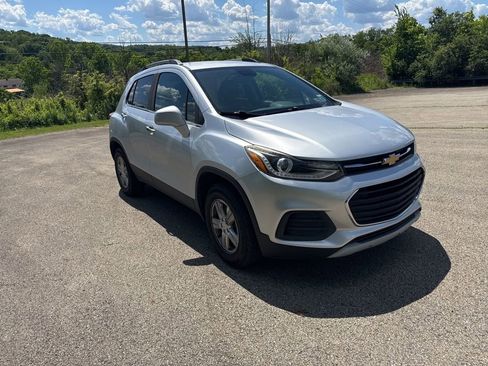 Used 2018 Chevrolet Trax LT w/ LT Convenience Package AWD/4WD image 1