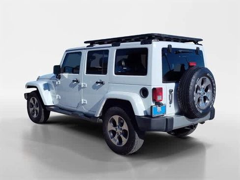 Used 2017 Jeep Wrangler Unlimited Sahara w/ Connectivity Group image 8