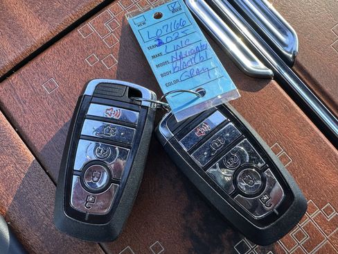 Used 2025 Lincoln Navigator Black Label image 33