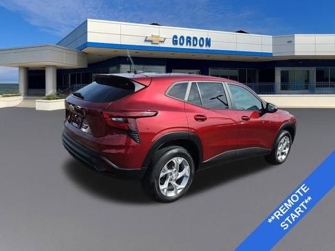 Used 2024 Chevrolet Trax LS w/ LS Convenience Package image 6