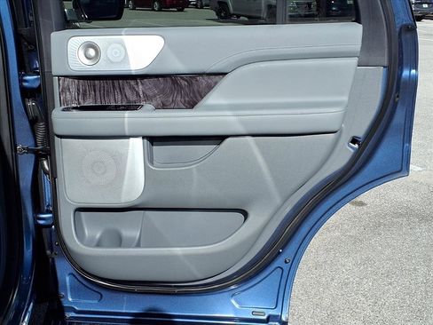 Used 2020 Lincoln Navigator Reserve w/ Luxury Package image 14