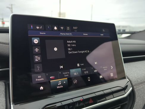 Used 2024 Jeep Compass Latitude image 16