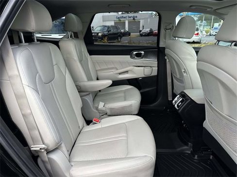 Used 2023 Kia Sorento SX Prestige image 29