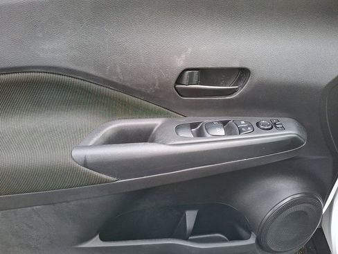 Used 2020 Nissan Kicks S image 8