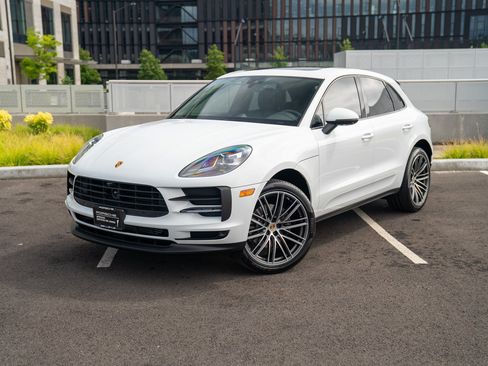 Used 2020 Porsche Macan AWD/4WD image 1