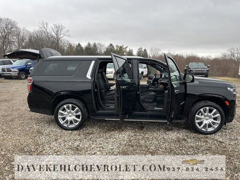 Certified 2024 Chevrolet Suburban High Country image 38