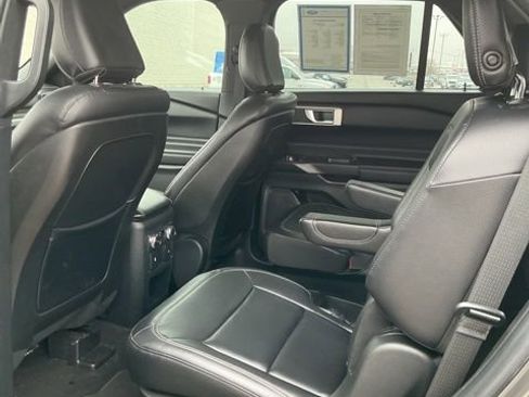 Used 2020 Ford Explorer XLT w/ Equipment Group 202A image 13