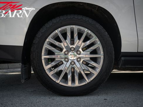 Used 2023 Chevrolet Suburban High Country AWD/4WD image 16