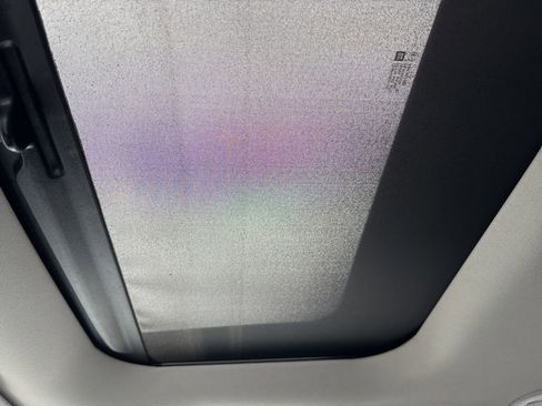 Used 2017 Chevrolet Traverse LT w/ Style and Technology Package image 34