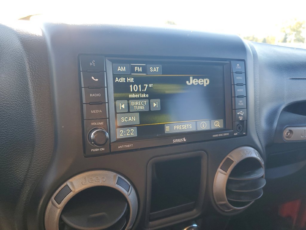 Used 2015 Jeep Wrangler Unlimited Sport w/ Connectivity Group AWD/4WD image 15