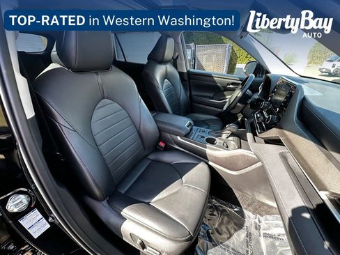 Used 2021 Toyota Highlander XLE image 17