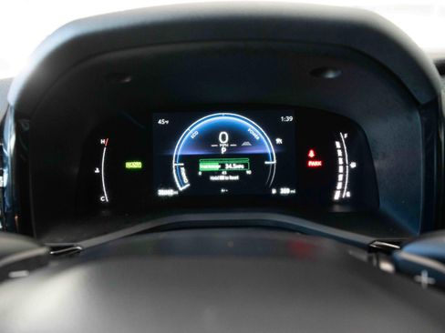 Used 2025 Toyota Camry SE image 16