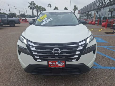 Used 2025 Nissan Rogue S AWD/4WD image 2